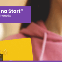 Fioletowy baner z białym tekstem „PROMOCJA 